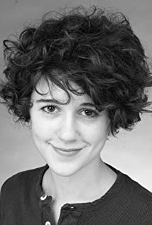 How tall is Ellie Kendrick?